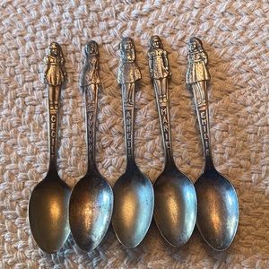 Dionne Quintuplets complete set of spoons.